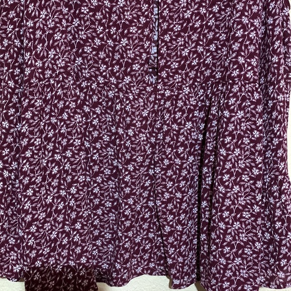 American Eagle Top Cold Shoulder Blouse XS Burgundy White🌀 - Picture 10 of 16
